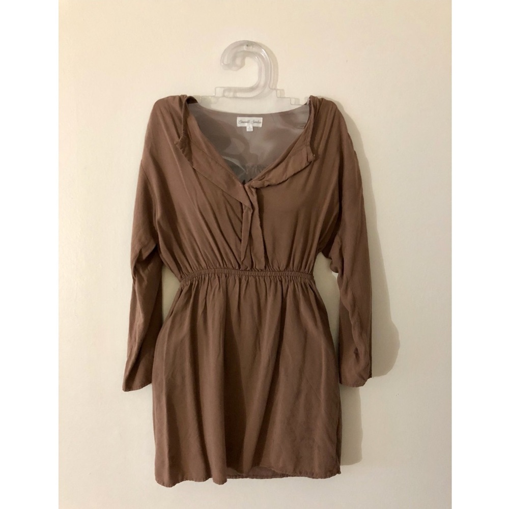 Simple brown mini dress with long sleeves 👜